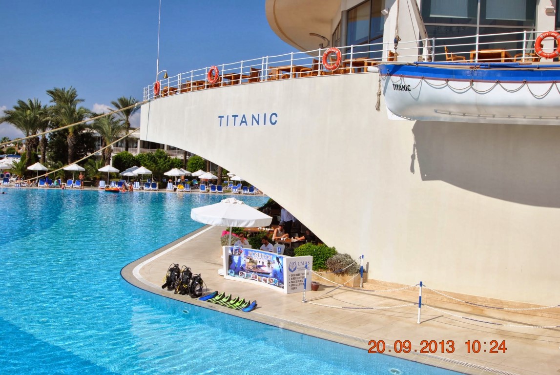imagini hotel TITANIC LARA